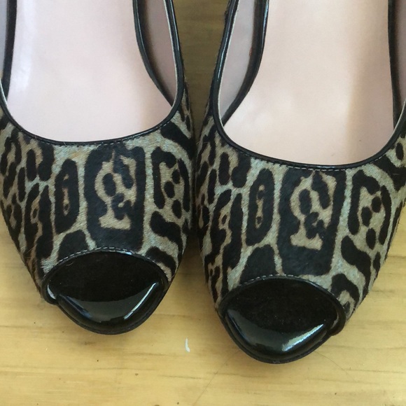 Taryn Rose Leopard print shoes. Size 8 1/2. Brown and tan open toe wedge. - Picture 5 of 7